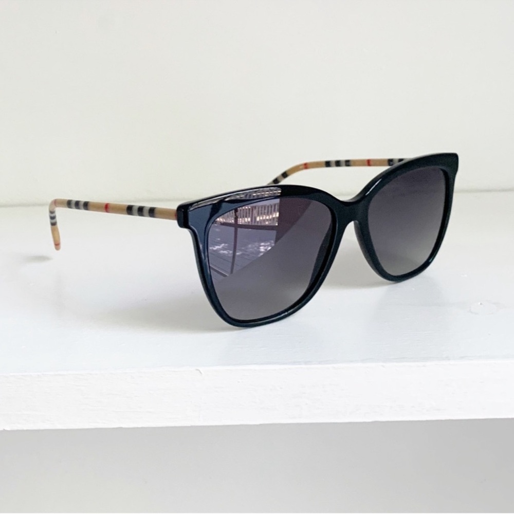Burberry Sunglasses, New 235 - Picture 4 of 6
